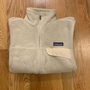 Oatmeal colored Patagonia full zip fleece size S